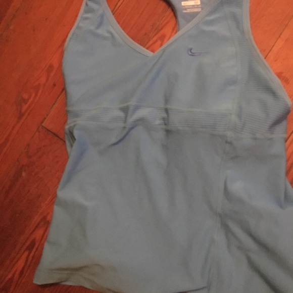 Nike workout tank with built in bra - Picture 2 of 2